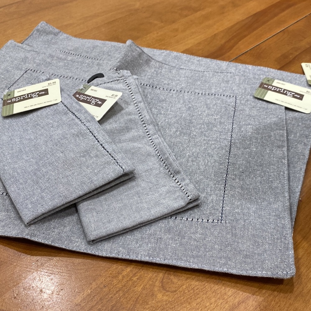 NWT. 8piece, placemats/napkin set. - Picture 8 of 12